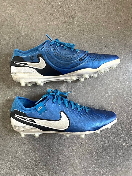 Jalkapallokengät / nappikset | NIKE | 39