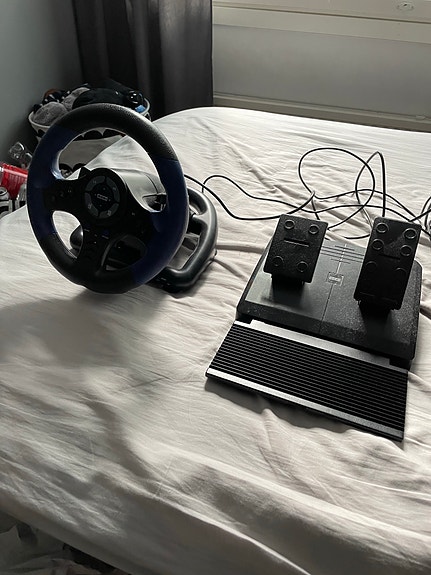 Hori Racing Wheel ratti ja polkimet