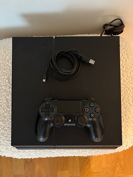 Sony PlayStation 4 (ps4) pelikonsoli musta