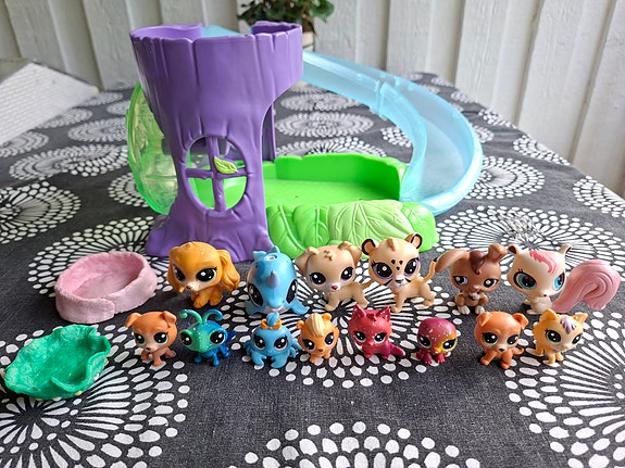 Littlest Pet Shop hahmoja ja talo