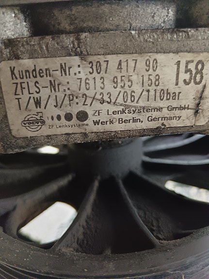 volvo v 70 d5 163hv koneiseen ohjaustehostajan pumppu