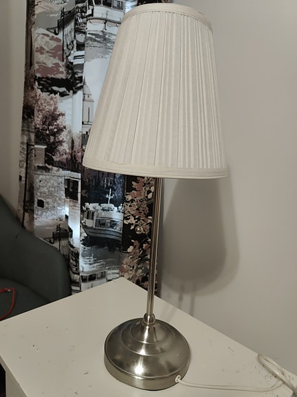 Pöytälamppu