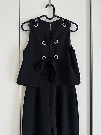 Marciano uusi musta jumpsuit