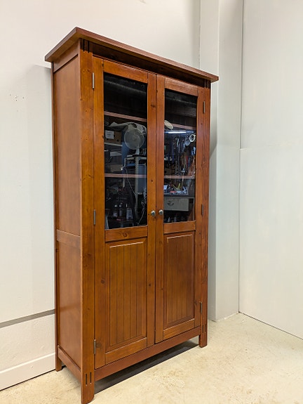 Astiakaappi / vitriini