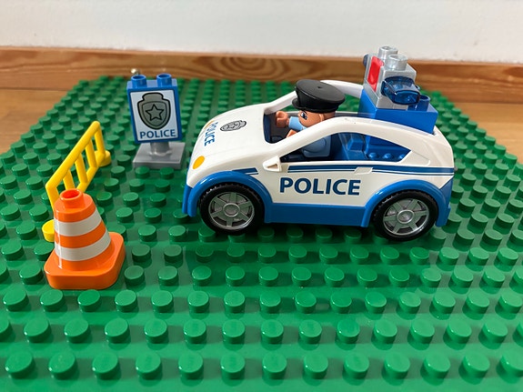 Täydellinen Lego Duplo Poliisi -auto