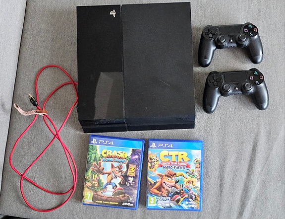 Playstation 4+Playstation Camera ja 2 peliä