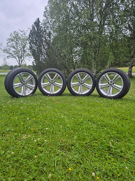 19 VW R-Line Mallory 9x19 Et33 kesärenkailla