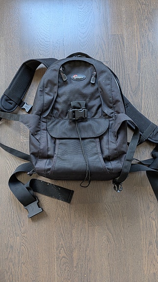 Lowepro kamerareppu musta