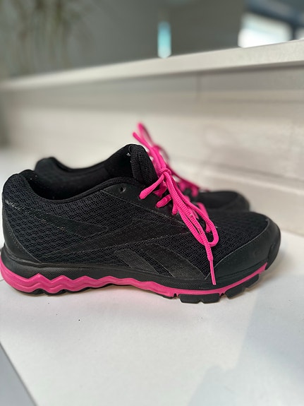 Reebok Fuel Motion -mallin pinkki/mustat treeni- ja juoksukengät koko 40,5