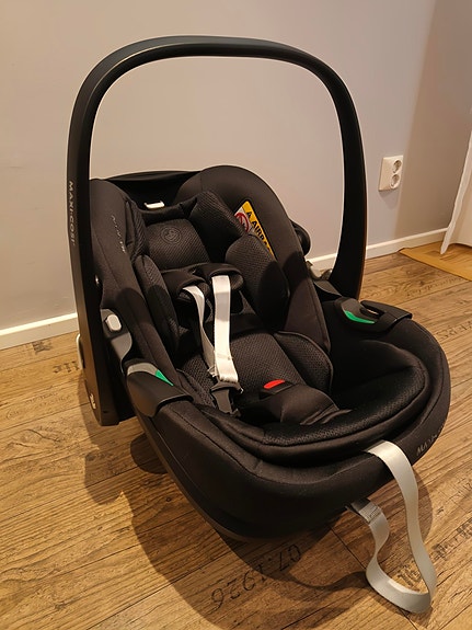 Maxi-Cosi Pebble 360 PRO 2, Essential Black turvakaukalo