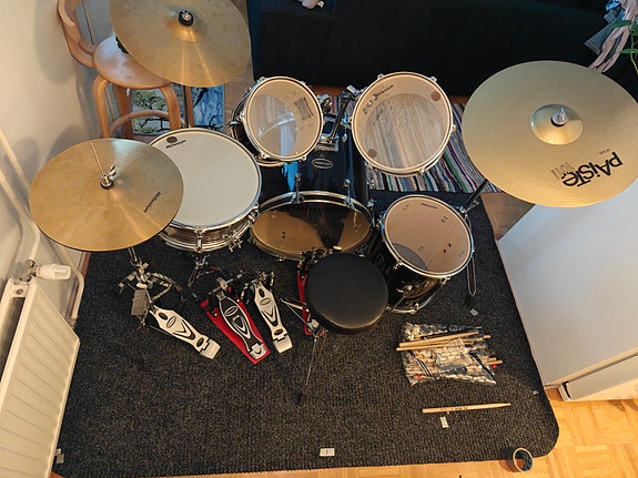 Millenium-rumpusetti tuplapedaalilla ja Paiste-symbaalilla