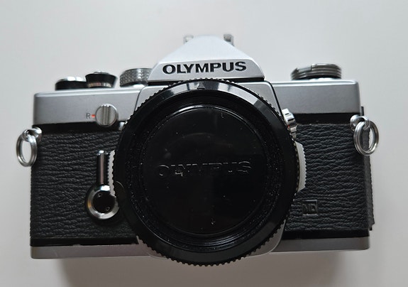 Olympus OM-1 analoginen järkkäri