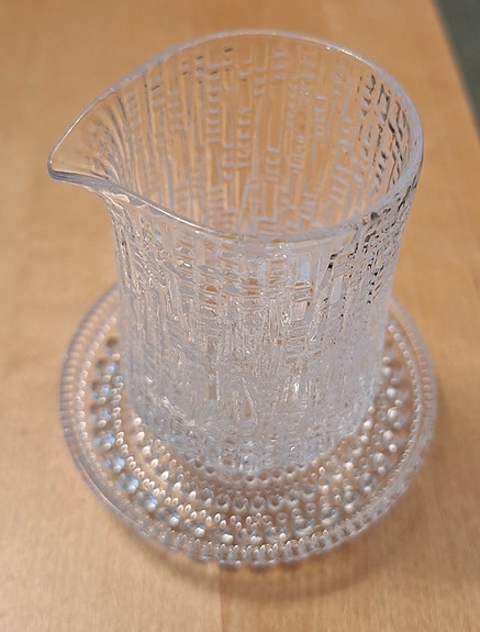 Iittala Ultima Thule kermanekka ja Kastehelmi lautanen