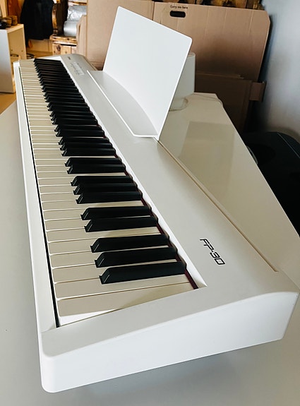 *Varattu* Roland FP-30 digitaalipiano, valkoinen, vähän käytetty