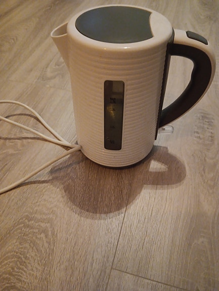 Biltema vedenkeitin valkoinen
