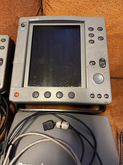 Raymarine monitoiminäyttö 10”
