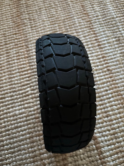 Sähköskuutin rengas 10" musta