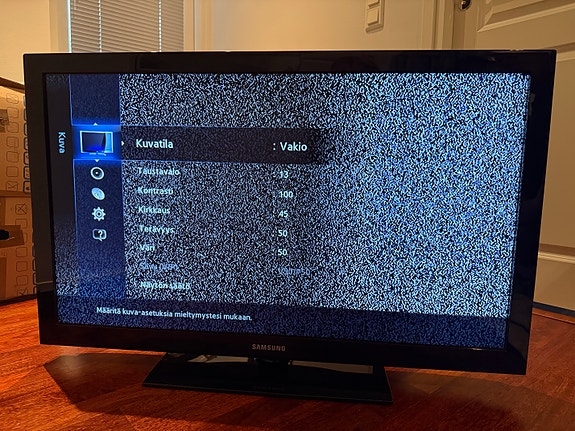 Samsung 40” full HD televisio