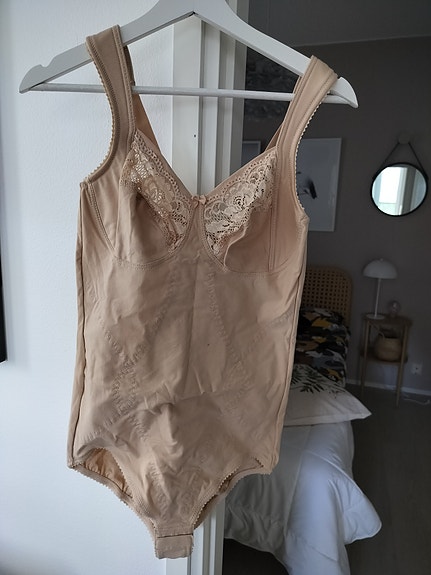 Miss Mary of Sweden muotoileva body B90