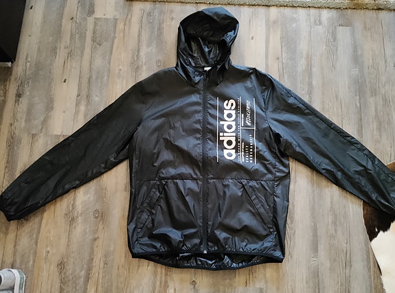 Adidas kevättakki