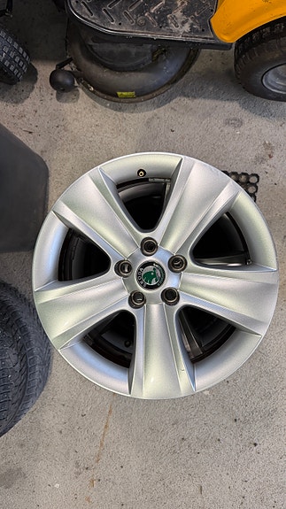 Skodan 17” alkuperäiset vanteet