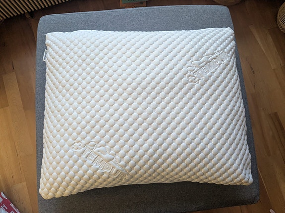 Vähän käytetty Tempur comfort cloud tyyny