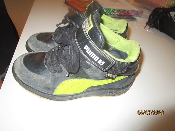 Puma lasten tennarit Gore-Tex koko 31 pojille musta-vihreä