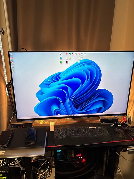Samsung Odyssey Neo G7 43" näyttö