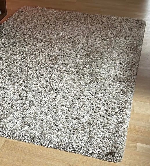 PItkäkarvainen beige nukkamatto 140x200 cm