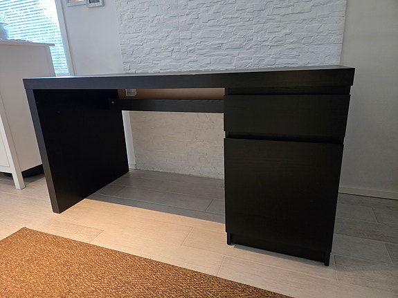 MALM työpöytä