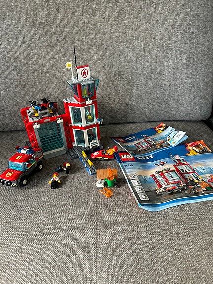 LEGO City paloasema 60215