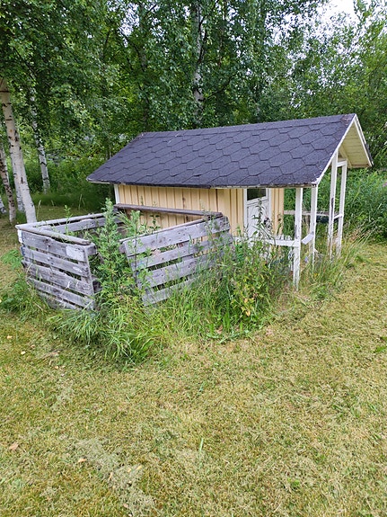 Annetaan leikkimökki hiekkalaatikolla