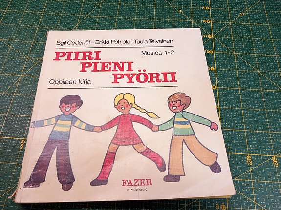 Piiri pieni pyörii oppilaan kirja Musiikki 1–2