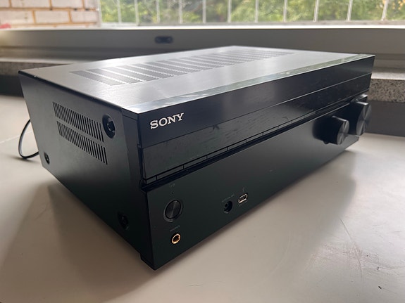 Sony 5.1 -kotiteatteripaketti: STR-DH540 -viritinvahvistin ja kaiuttimet