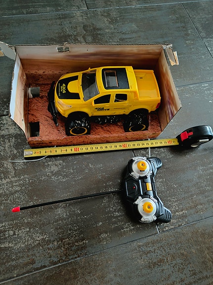 Kauko-ohjattava auto
