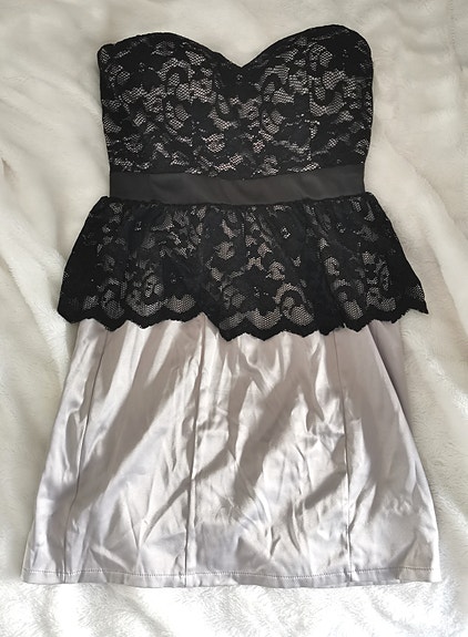 KOUCLA olkaimeton peplum-mekko, koko M