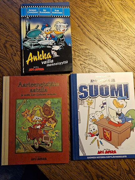 Aku Ankka kovakantiset kirjat 3 kpl - tekijänä Kari Korhonen