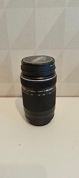 Olympus M.Zuiko Digital ED 75–300mm f/4.8–6.7 II telezoom-objektiivi
