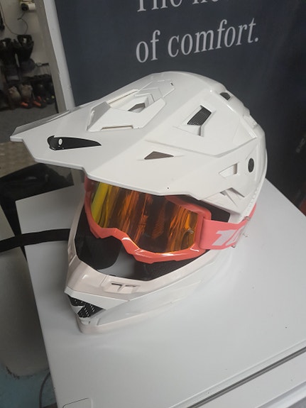 UFO crossikypärä valkoinen, koko S, 55-56cm