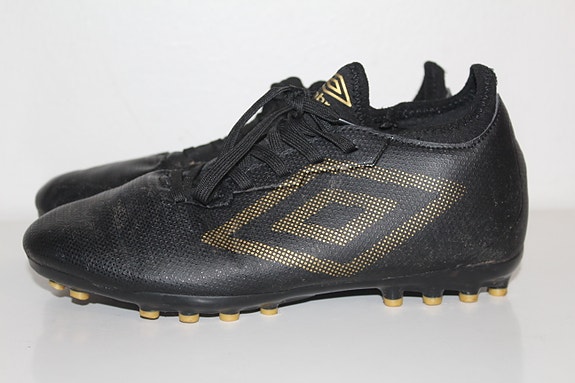 Umbro nappikset koko 37,5( pieni koko vastaa noin 35 -36 kokoa)