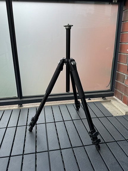 Manfrotto 055CLB jalusta ja Manfrotto 488RC2 kuulapää