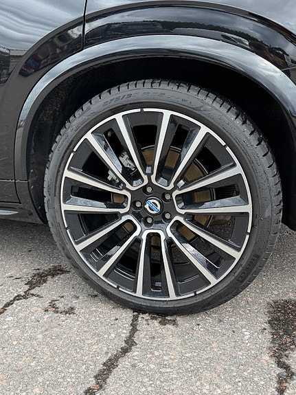 Volvo XC90 22” vanteet ja Pirelli P Zero renkaat