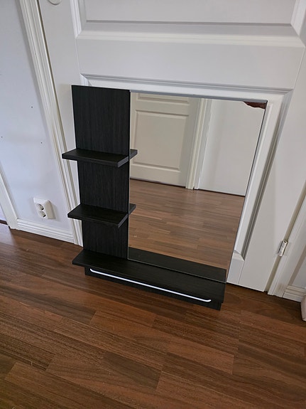 IKEA Lillången peili hyllyillä