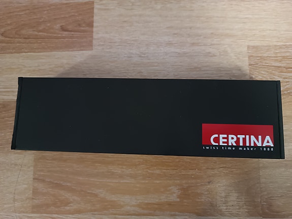 Certina kellolaatikko