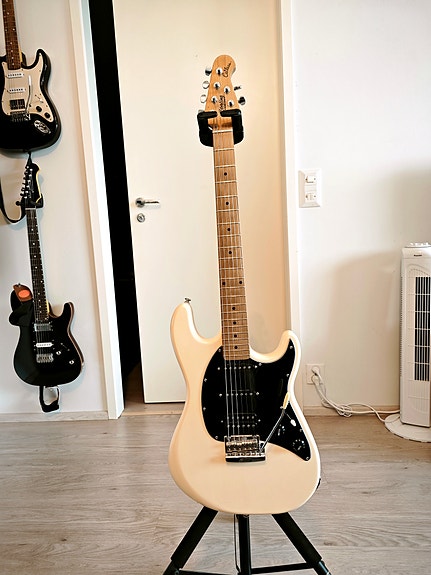 Music Man Cutlass CT50HSS (Ovh 849€) + pehmeä laukku