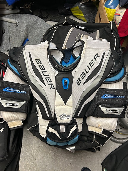 Bauer Reactor R6000 maalivahdin rintapanssari