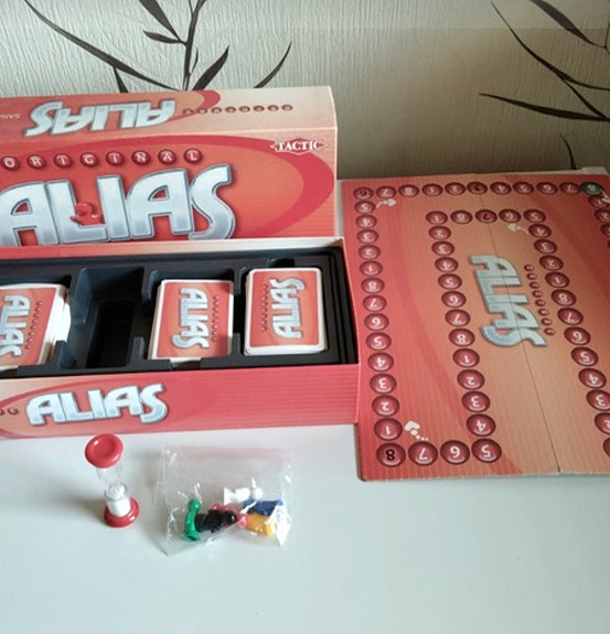 Alias peli