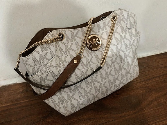 Aito Michael Kors Jet Set Travel Large Chain Shoulder Tote (Vanilla) laukku