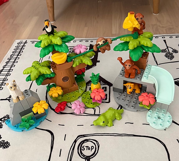Lego Duploja (settejä, alusta, irtopaloja jne)