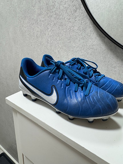 Nike     jalkapallokengät